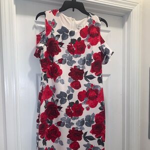 Fitted dress with flowers